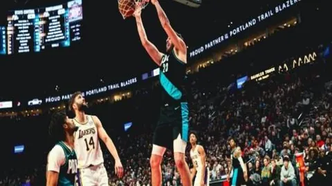 “尔滨风情尽在中央大街“白月光”餐馆，感受独特魅力”